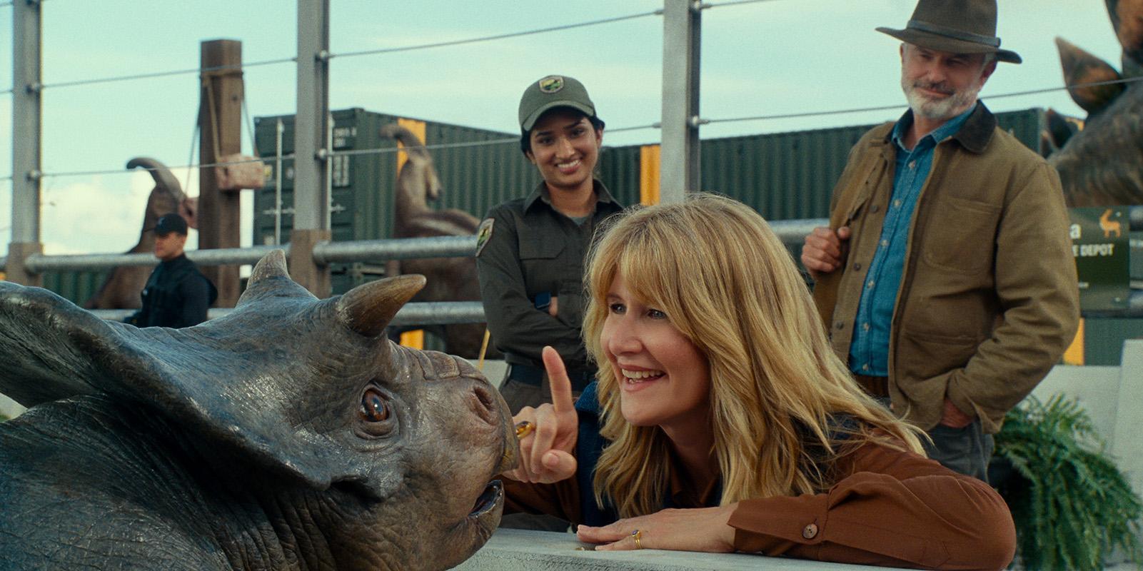 Laura Dern y Sam Neill en una escena de ‘Jurassic World: Dominio’