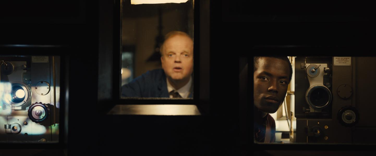 Toby Jones hace parte del relato de 'Empire of Light'