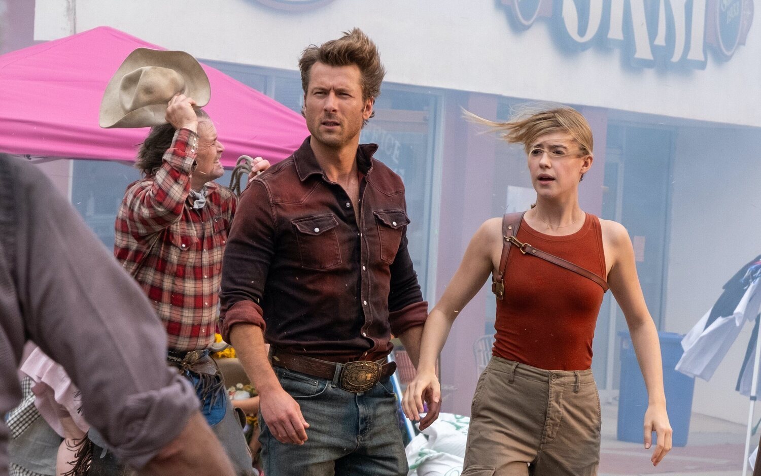 Protagonistas de 'Twisters' una versión moderna de los cazadores de tornados