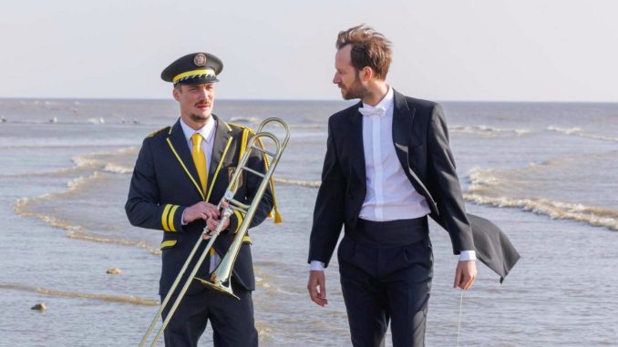 'En Fanfare' dos hermanos que se conectan con la música